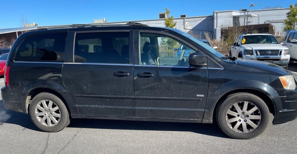 2008 Chrysler Town & Country Touring photo
