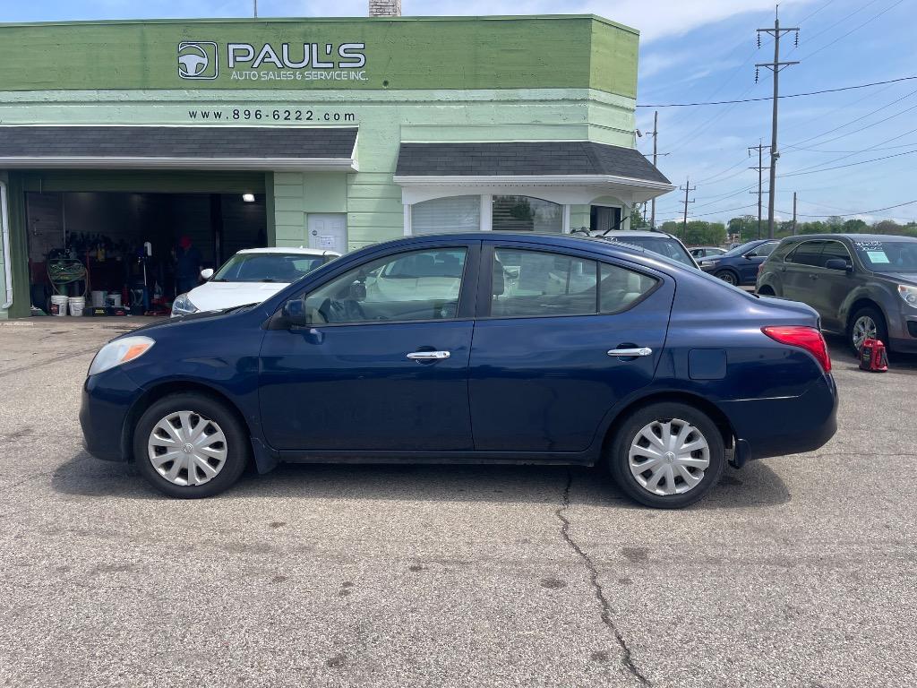 2012 Nissan Versa 1.6 S photo