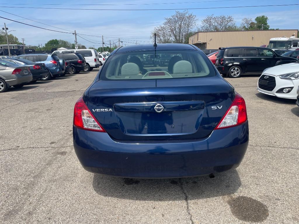 2012 Nissan Versa 1.6 S photo