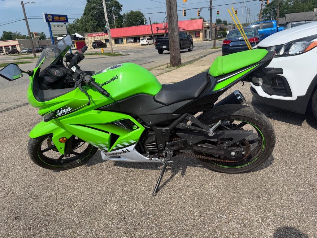 2010 Kawasaki Ninja 250r - $3,995