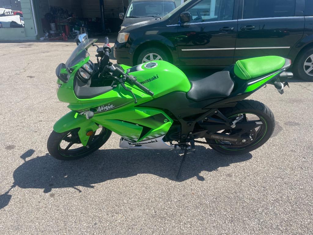 2010 Kawasaki Ninja 250r - $3,995