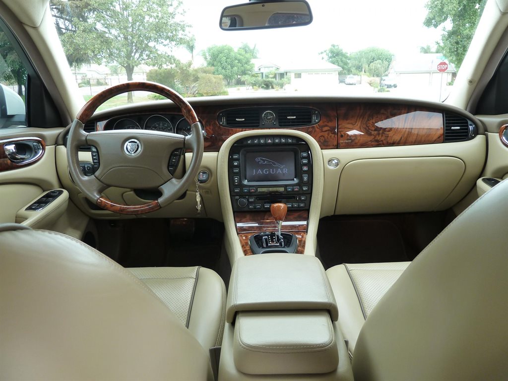2008 Jaguar XJ-Series XJ8 L photo