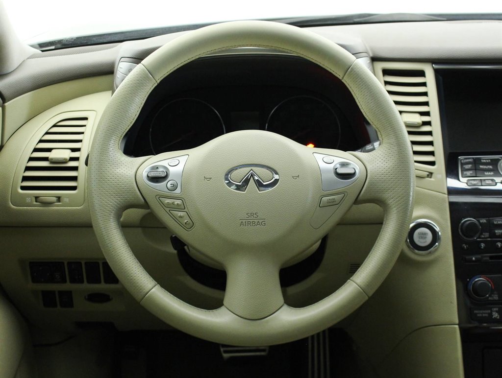 2011 Infiniti FX35 photo