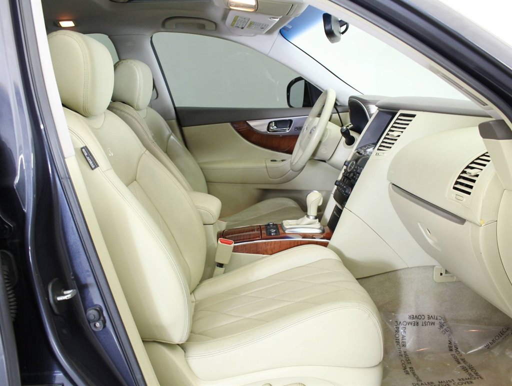 2011 Infiniti FX35 photo