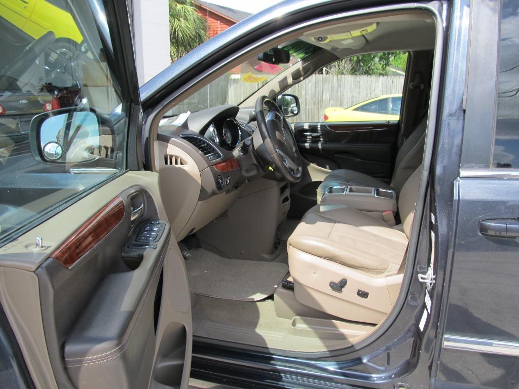 2014 Chrysler Town & Country Touring photo