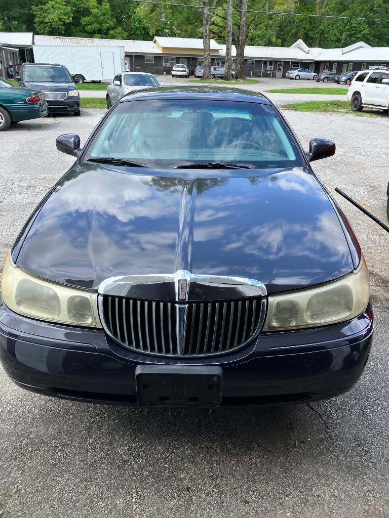 2001 Lincoln Town Car - $6,995
