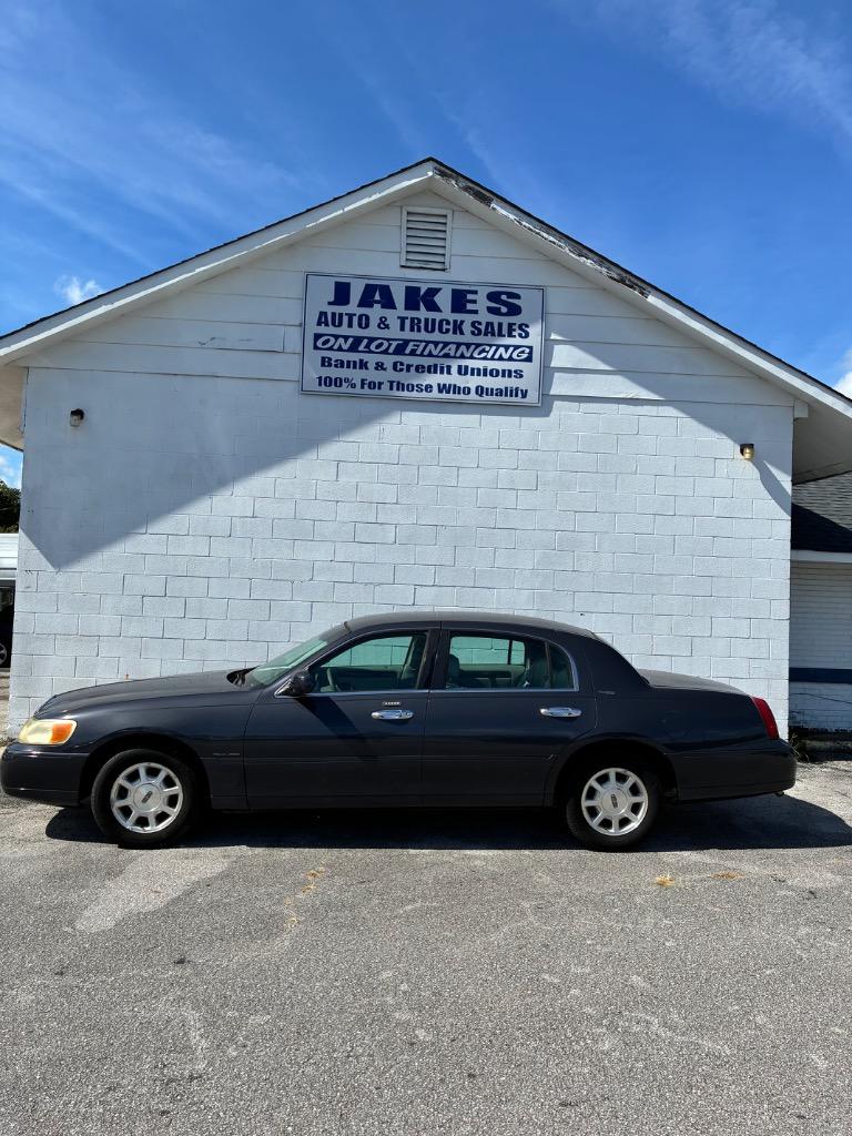 2001 Lincoln Town Car - $5,495