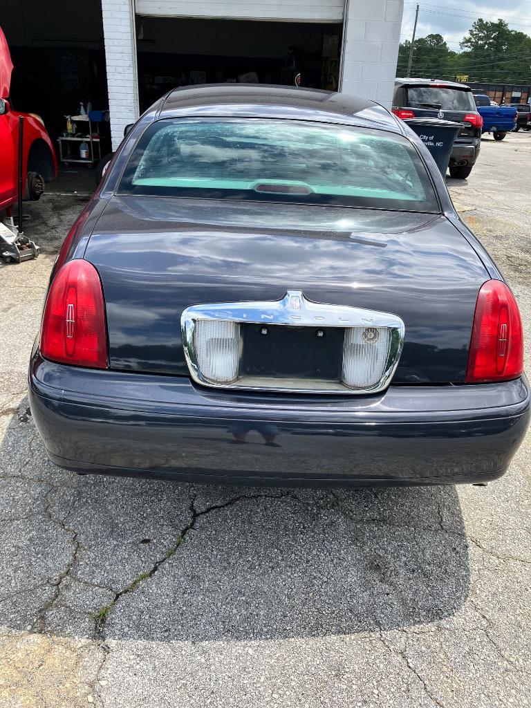 2001 Lincoln Town Car - $6,995