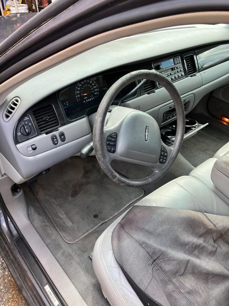 2001 Lincoln Town Car - $6,995