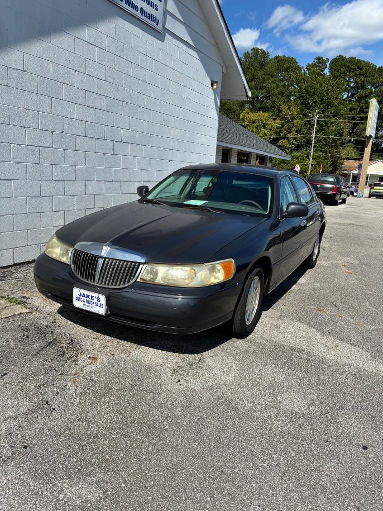 2001 Lincoln Town Car - $5,495