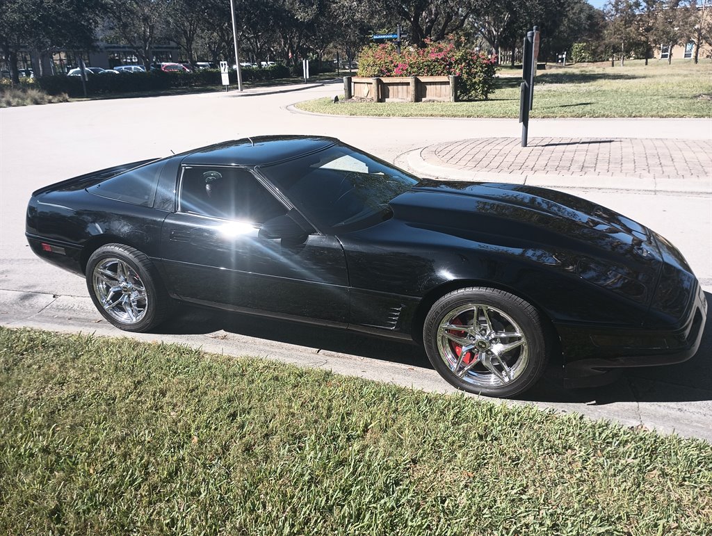 1990 Chevrolet Corvette - $19,900
