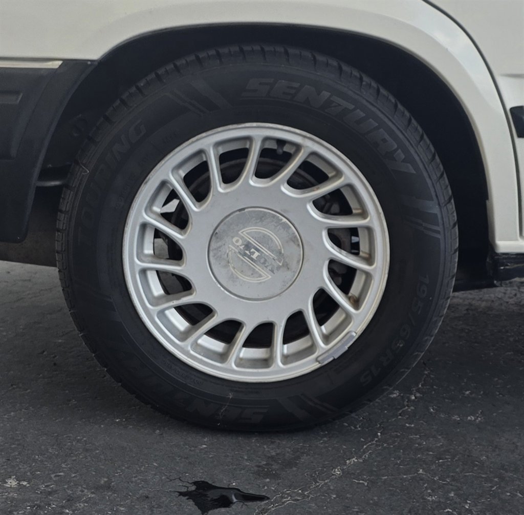 1993 Volvo 960 - $5,143