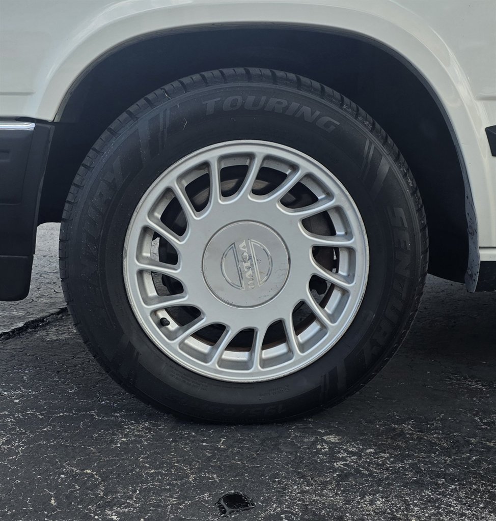 1993 Volvo 960 - $5,143