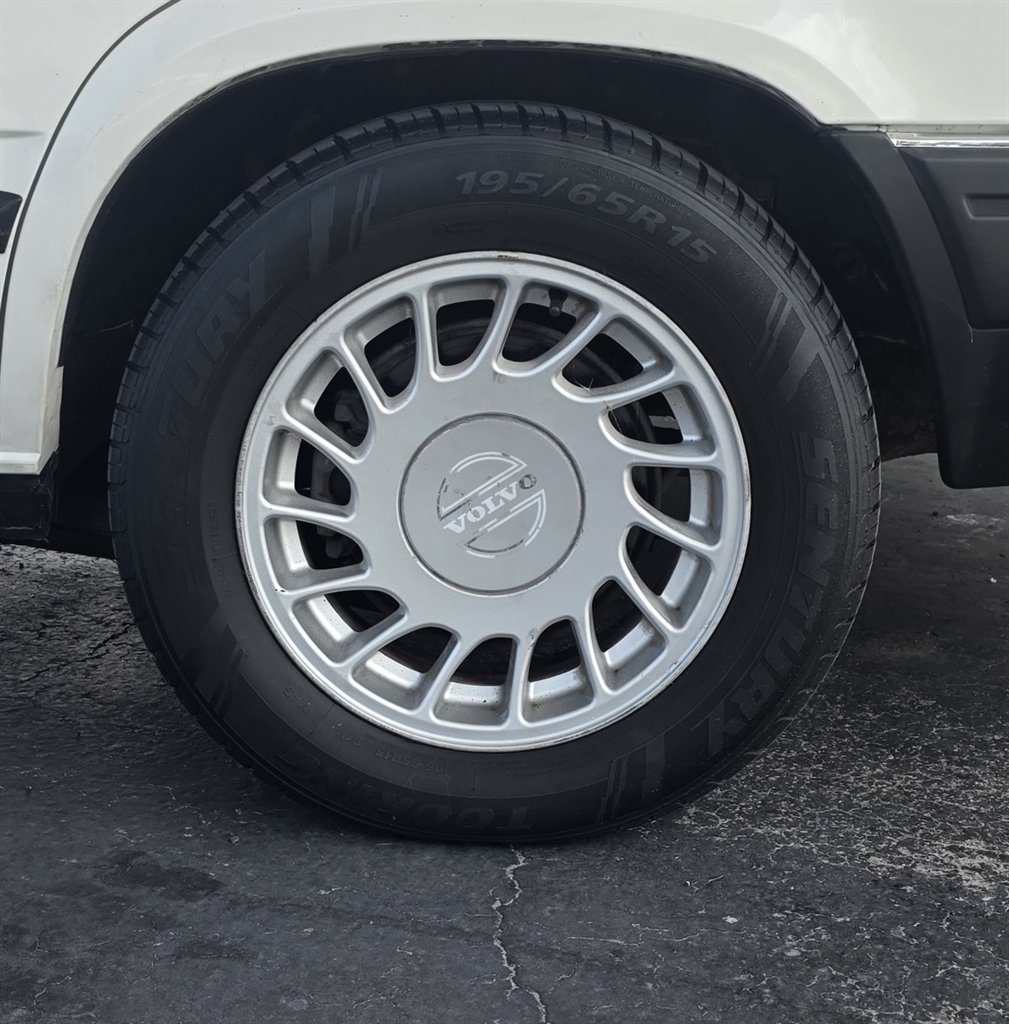 1993 Volvo 960 - $5,143