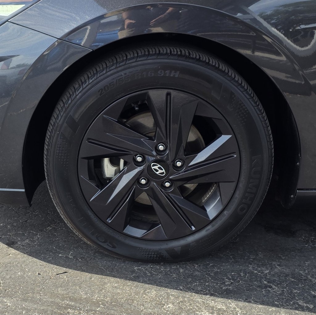 2022 Hyundai Elantra SEL photo