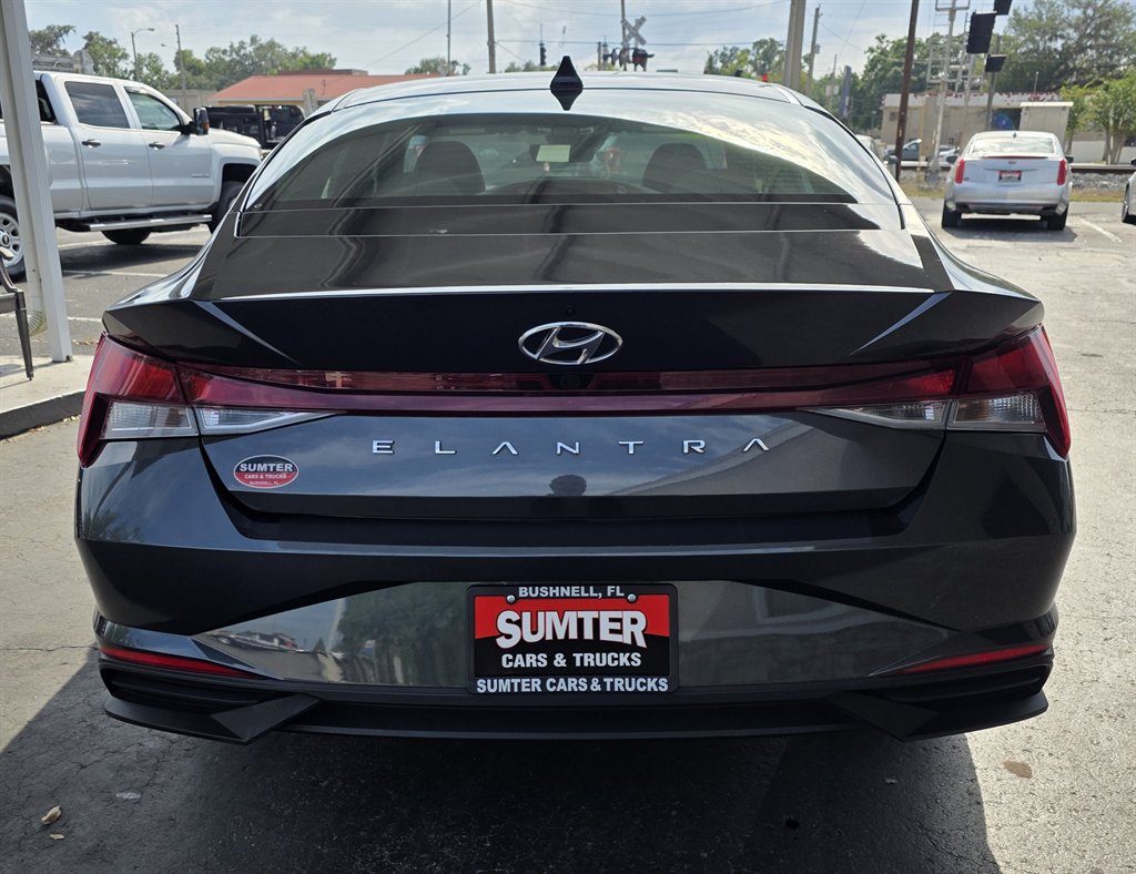 2022 Hyundai Elantra SEL photo