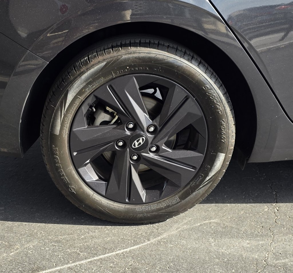 2022 Hyundai Elantra SEL photo