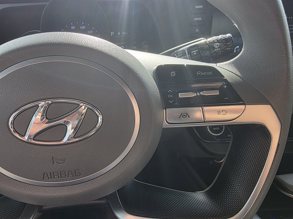 2022 Hyundai Elantra SEL photo