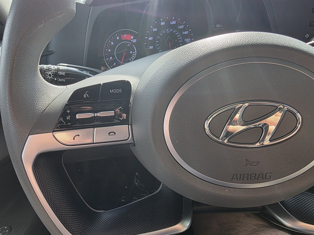 2022 Hyundai Elantra SEL photo