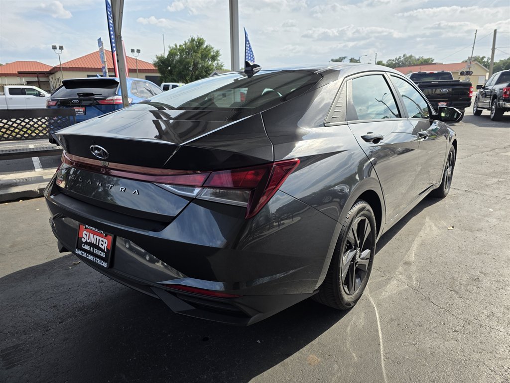 2022 Hyundai Elantra SEL photo
