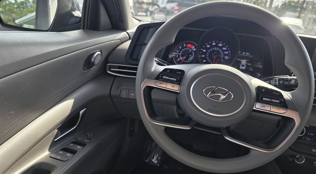 2022 Hyundai Elantra SEL photo