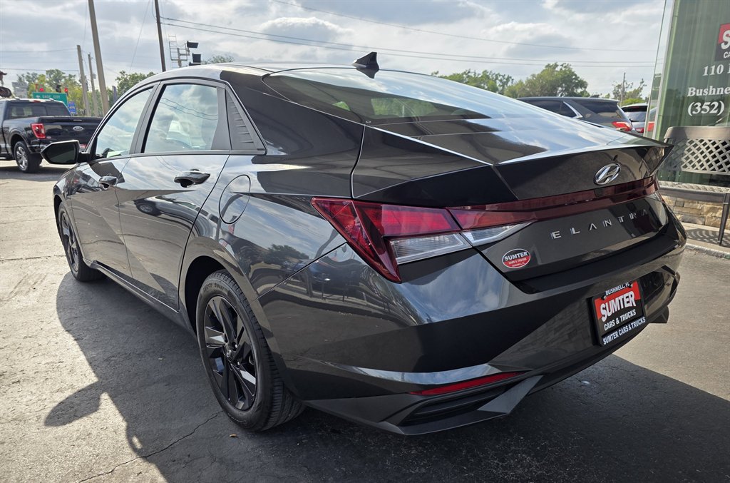 2022 Hyundai Elantra SEL photo