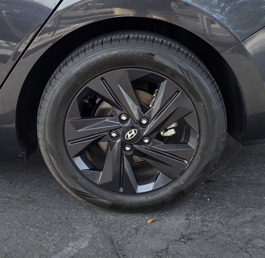 2022 Hyundai Elantra SEL photo