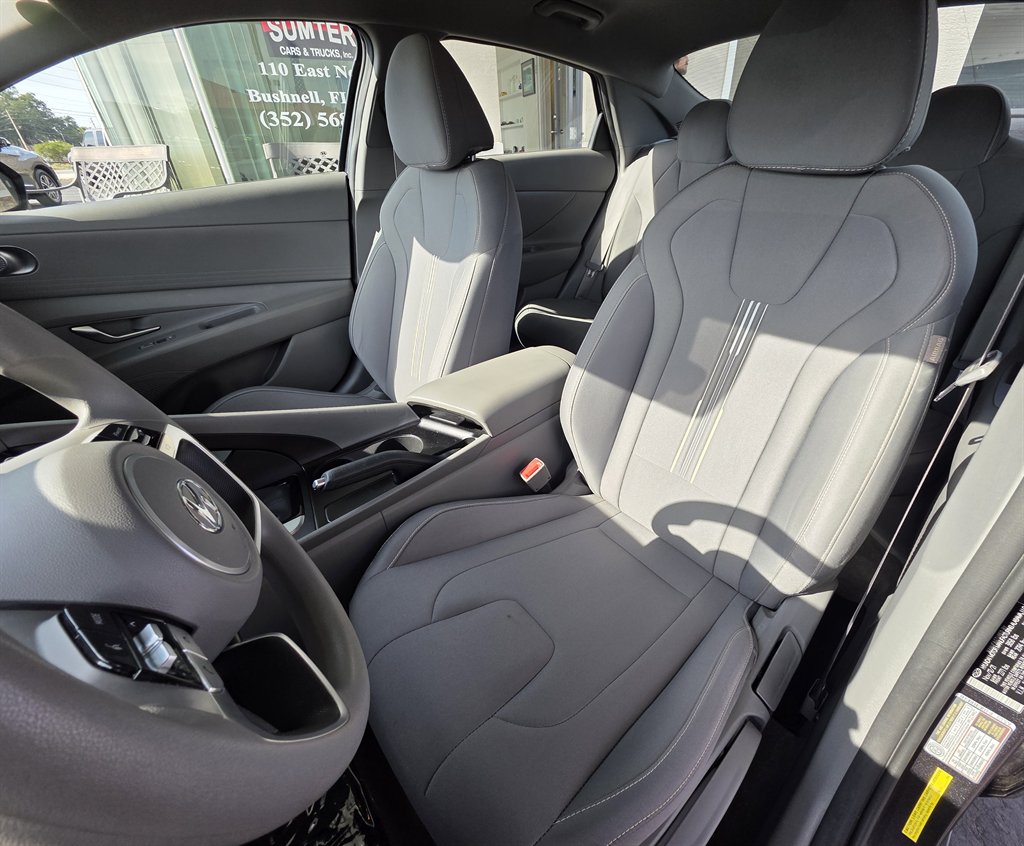 2022 Hyundai Elantra SEL photo