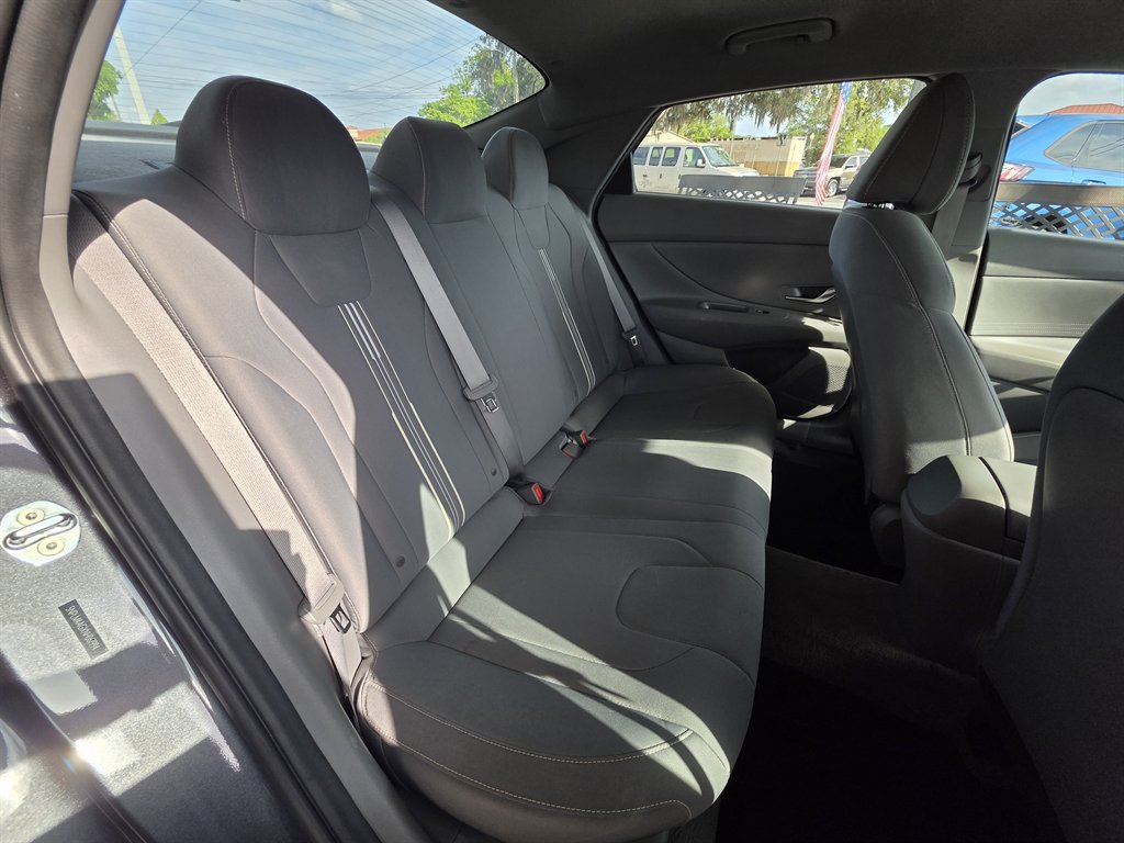 2022 Hyundai Elantra SEL photo