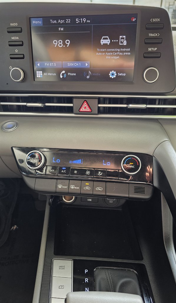 2022 Hyundai Elantra SEL photo
