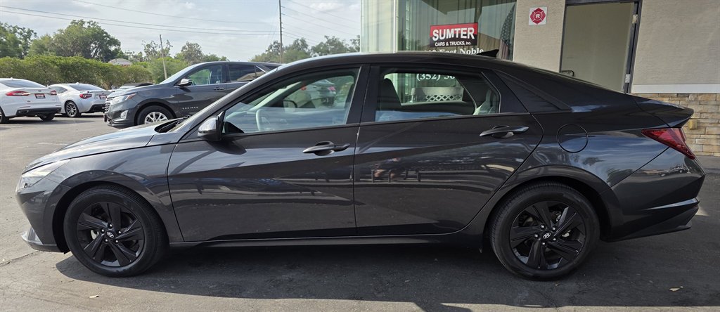 2022 Hyundai Elantra SEL photo