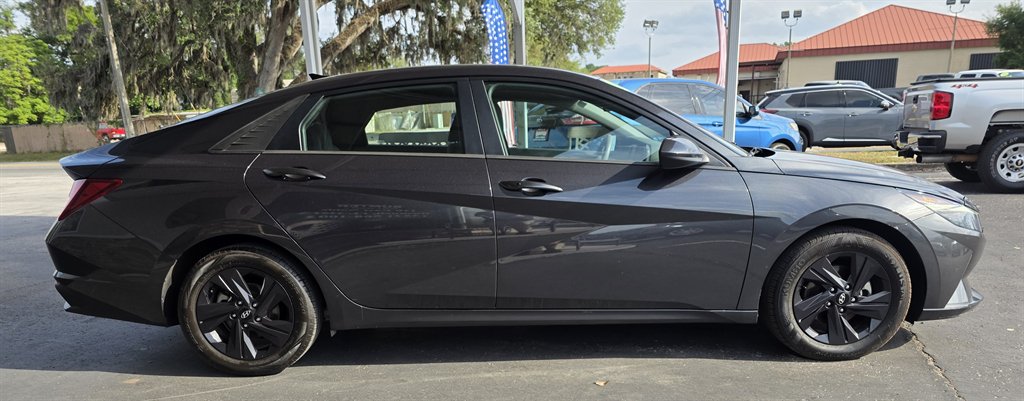 2022 Hyundai Elantra SEL photo