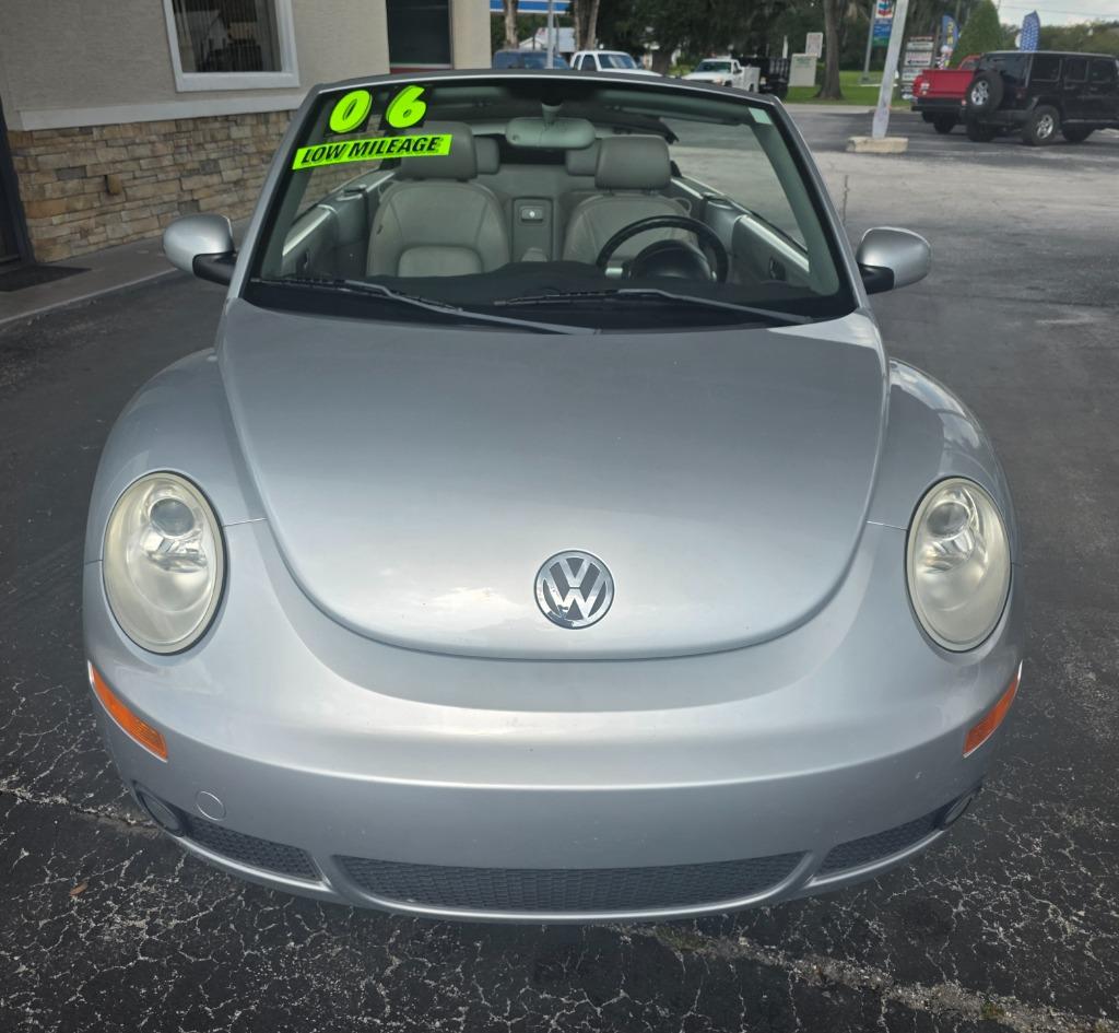 2006 Volkswagen Beetle - $9,370