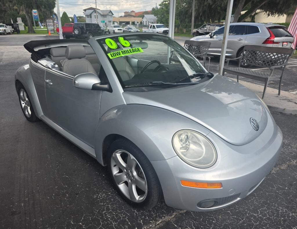 2006 Volkswagen Beetle - $9,370