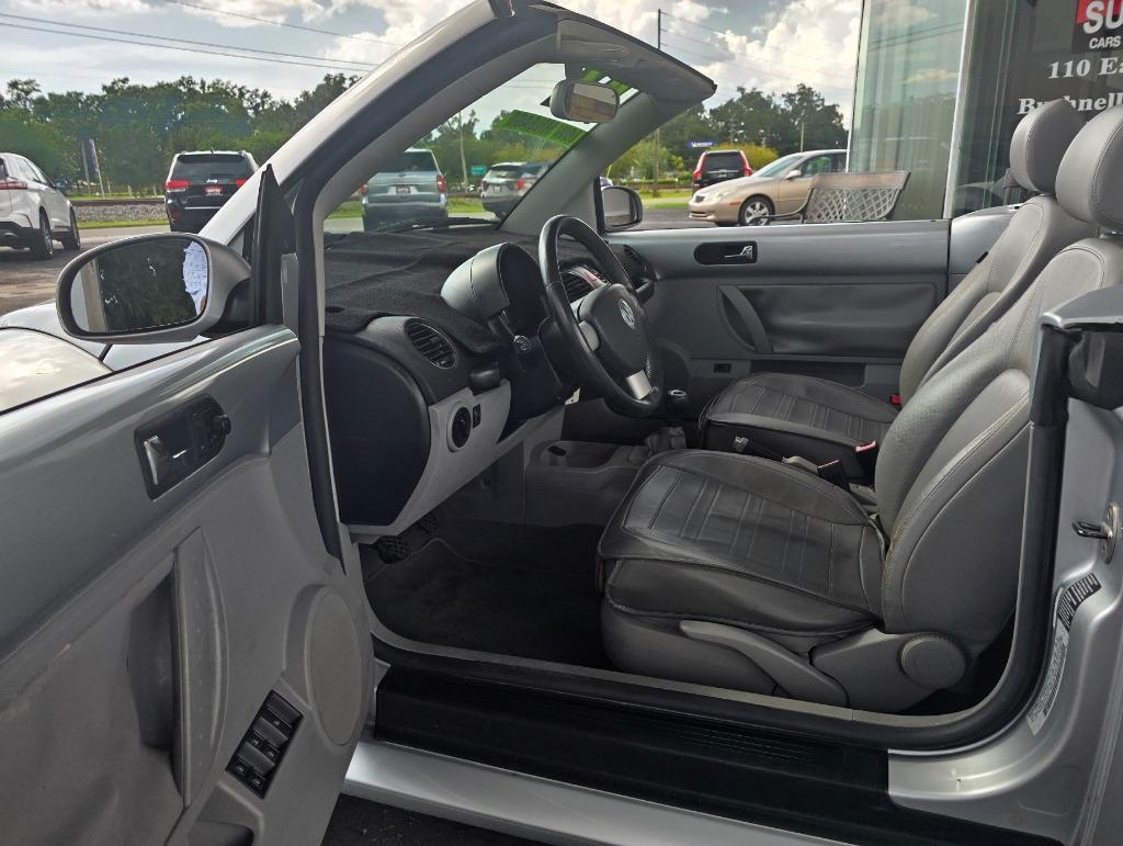 2006 Volkswagen Beetle - $9,370