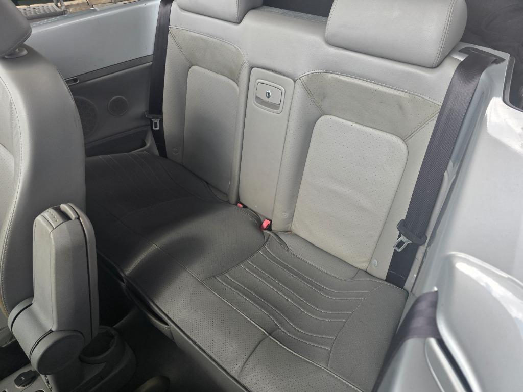 2006 Volkswagen Beetle - $9,370