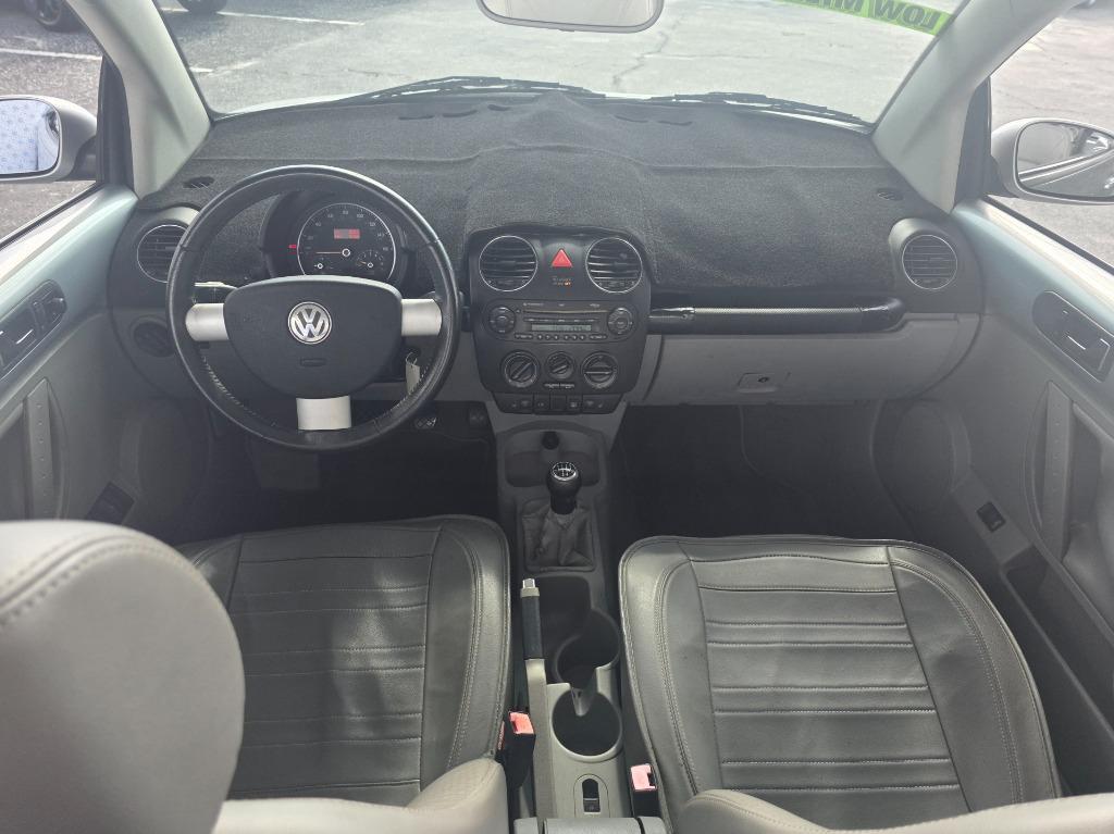 2006 Volkswagen Beetle - $9,370