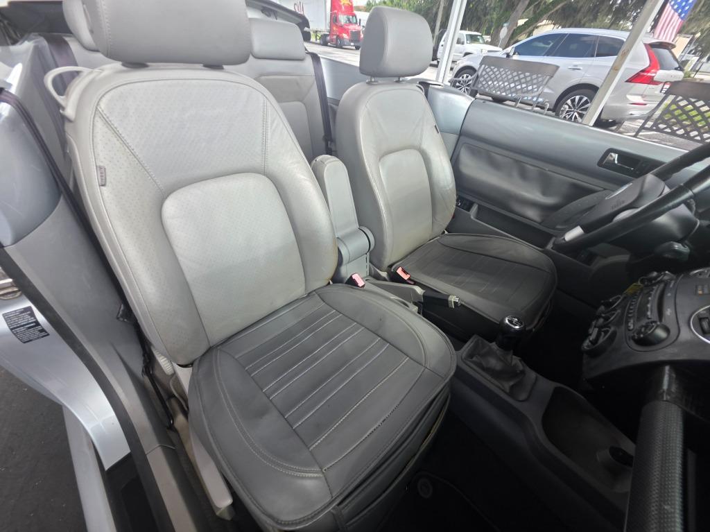 2006 Volkswagen Beetle - $9,370