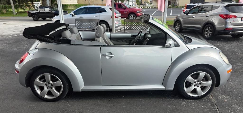 2006 Volkswagen Beetle - $9,370