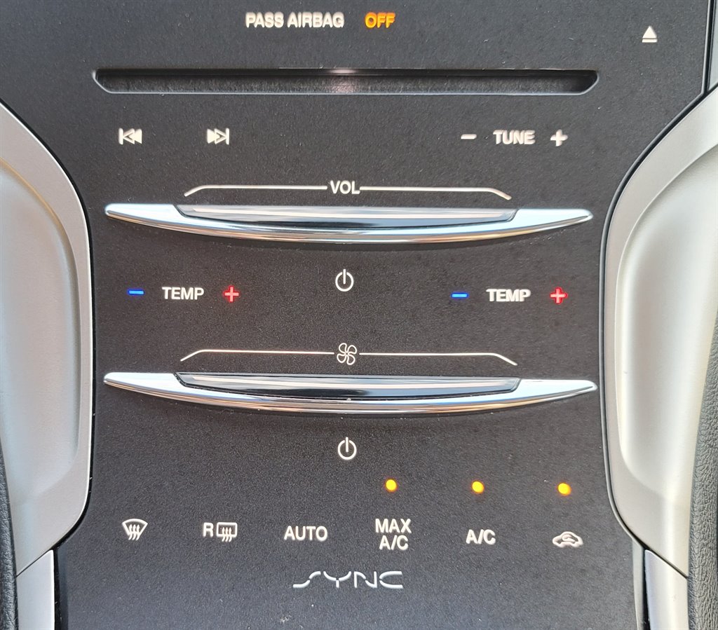 2016 Lincoln MKZ photo