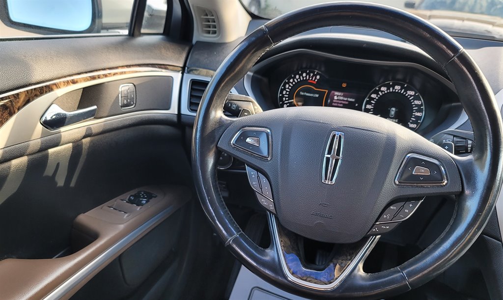 2016 Lincoln MKZ photo