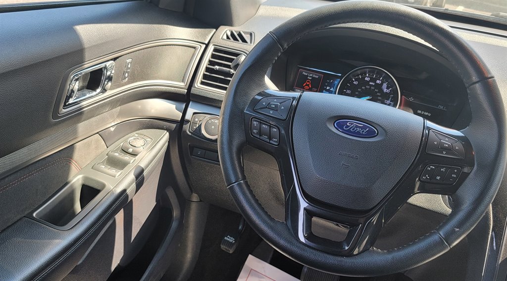 2019 Ford Explorer XLT photo