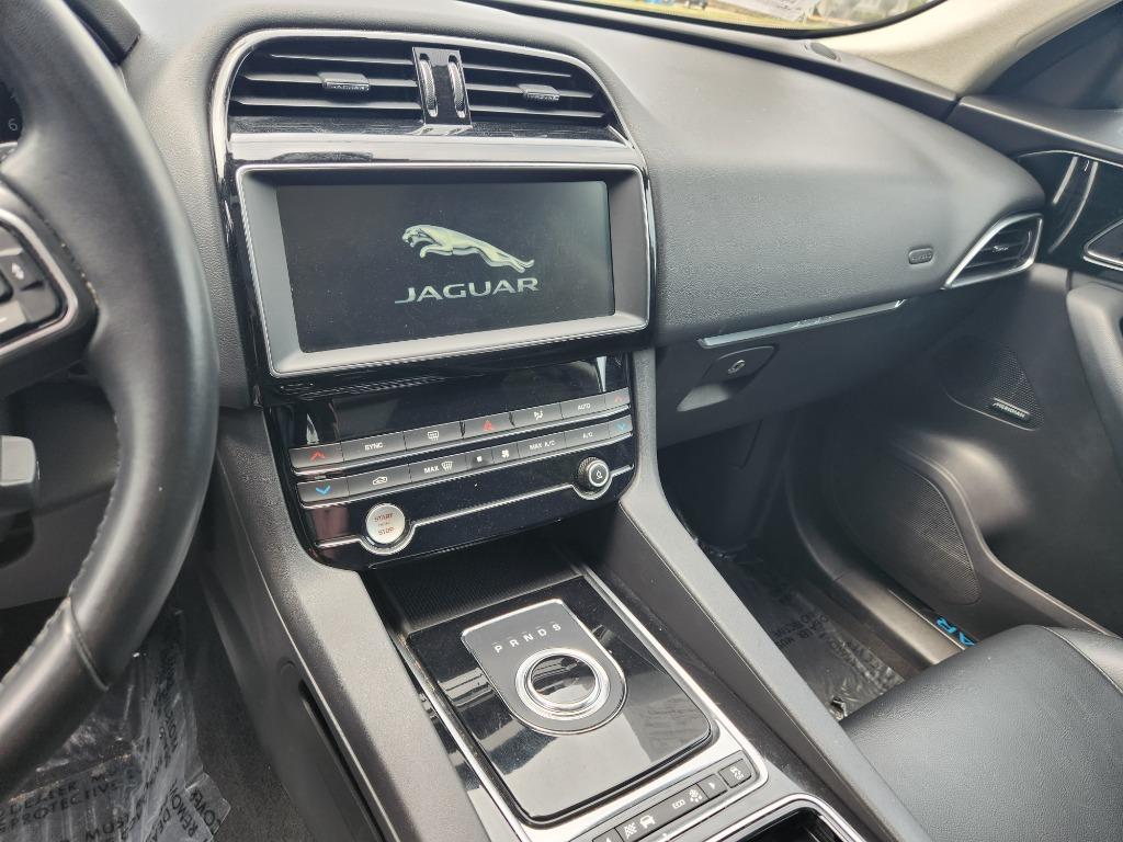2019 Jaguar F-Pace 25t Premium photo