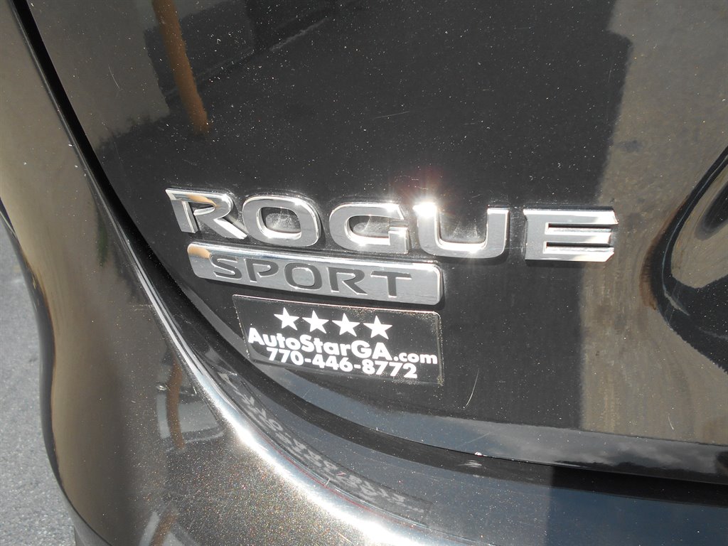 2017 Nissan Rogue Sport SV photo