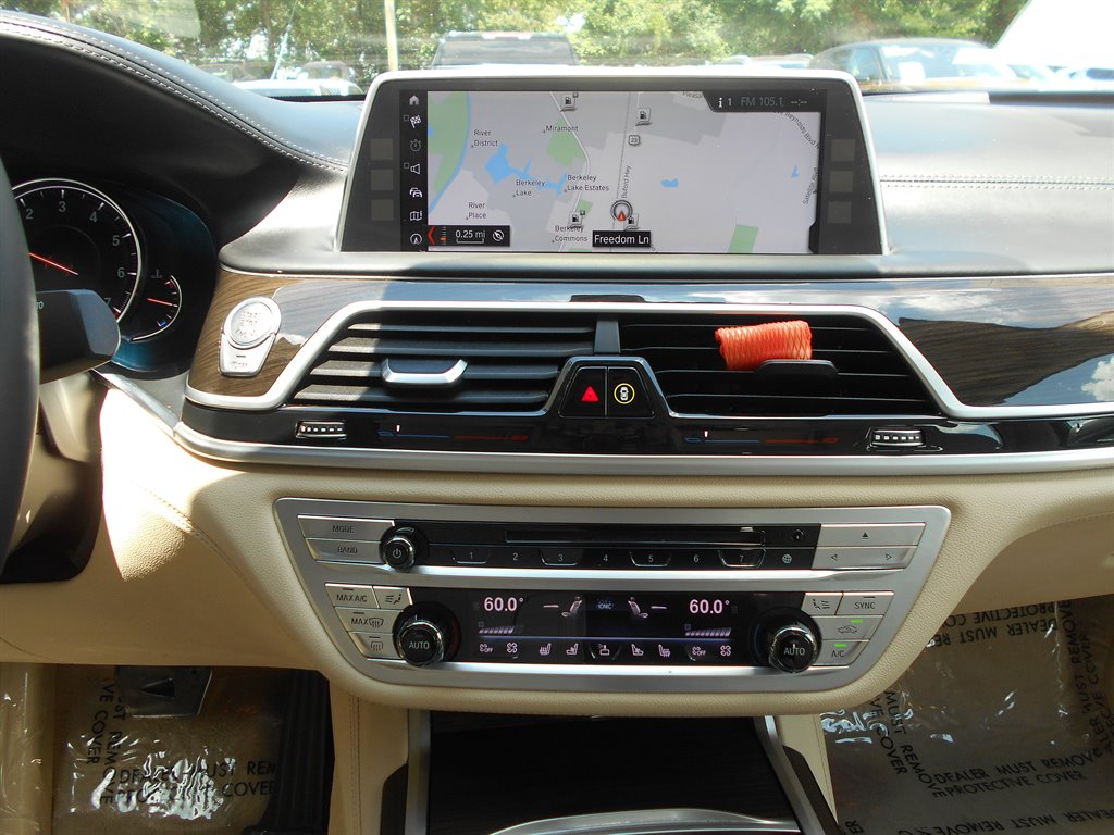 2018 BMW 7-Series 750i photo
