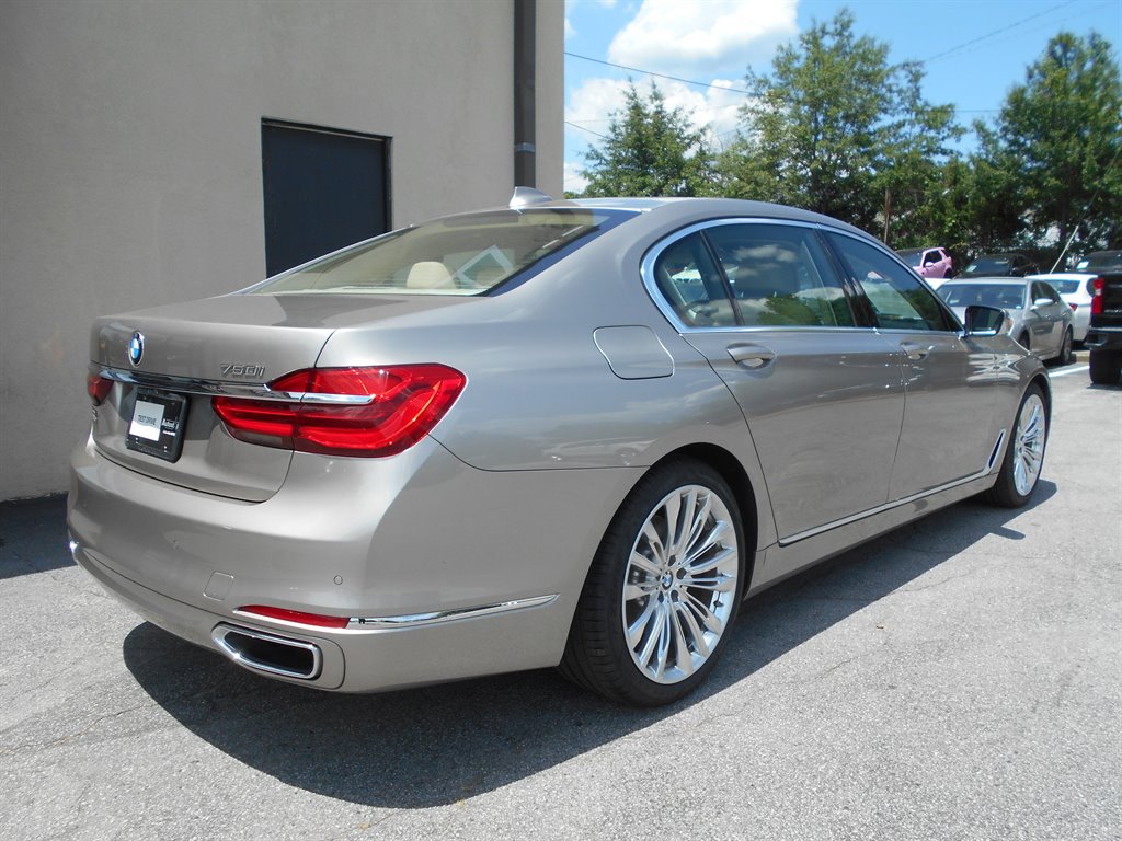 2018 BMW 7-Series 750i photo