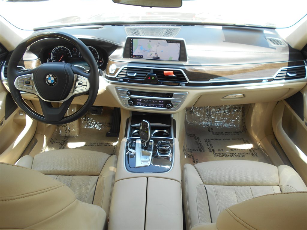 2018 BMW 7-Series 750i photo