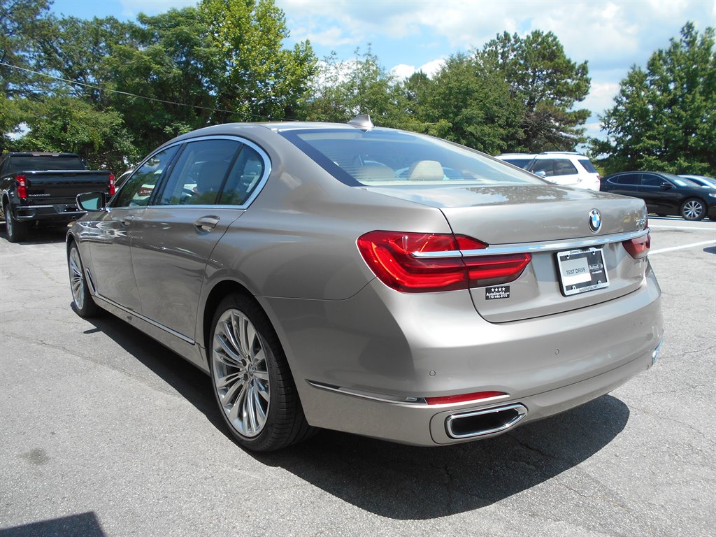 2018 BMW 7-Series 750i photo