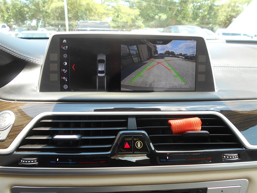 2018 BMW 7-Series 750i photo