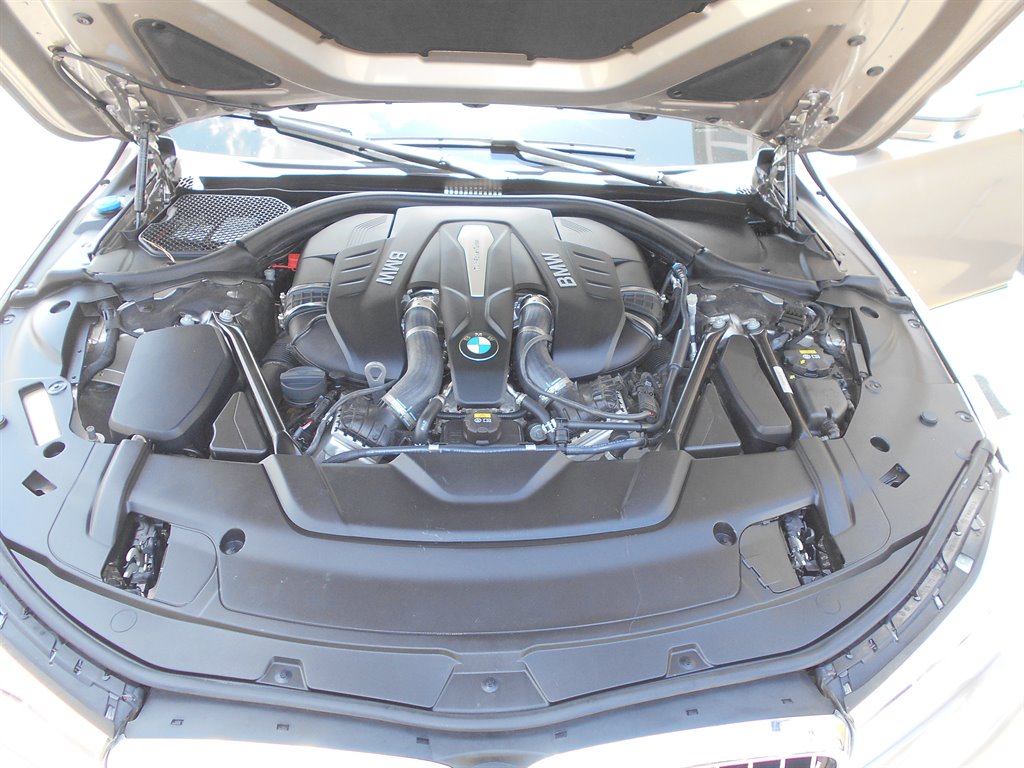 2018 BMW 7-Series 750i photo